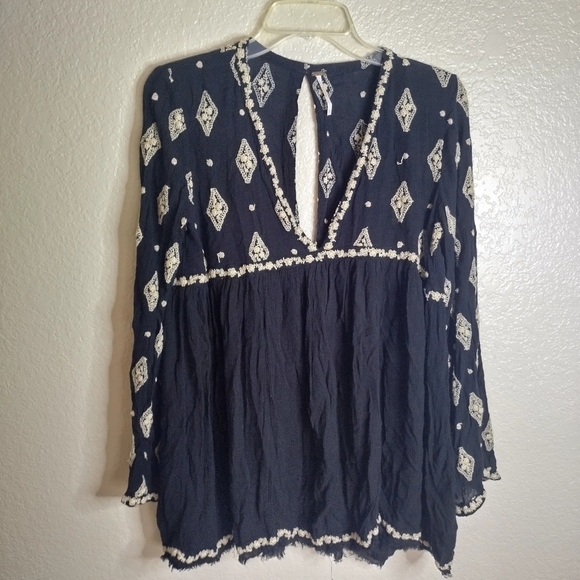 Free people diamond embroidered Bell sleeve boho Blouse sz M - Picture 3 of 8
